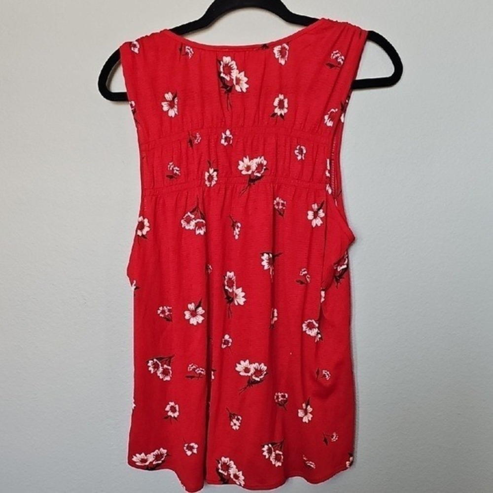 Maurices XXL Red Bold Floral Sleeveless Lightweight Strappy Chest Blouse Top - Picture 8 of 9